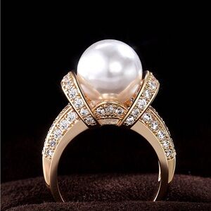Women’s Elegant Gold Pearl Ring with Crystal Accents